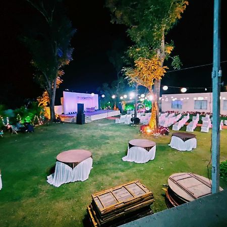 Hotel Lions Den Lonavala Ngoại thất bức ảnh