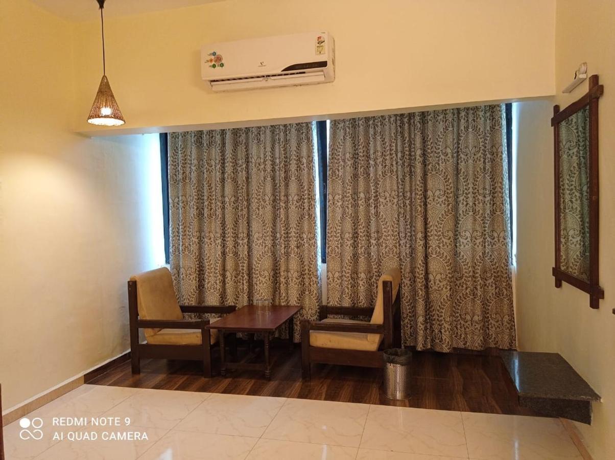 Hotel Lions Den Lonavala Ngoại thất bức ảnh
