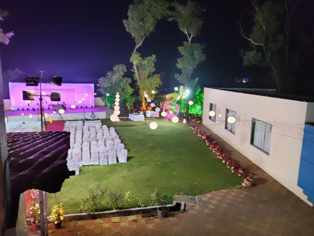 Hotel Lions Den Lonavala Ngoại thất bức ảnh