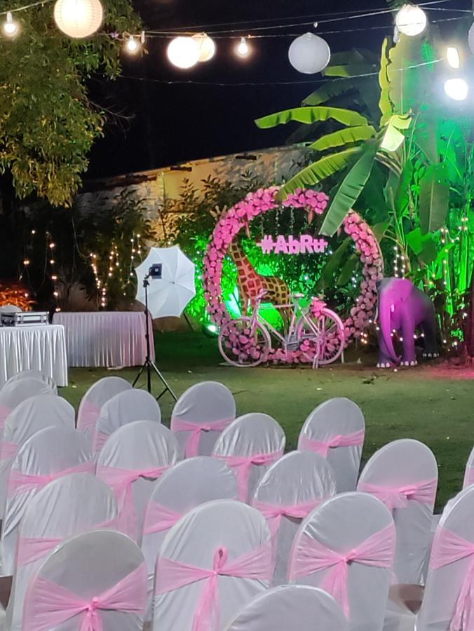 Hotel Lions Den Lonavala Ngoại thất bức ảnh