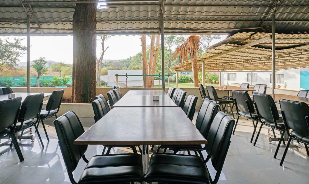 Hotel Lions Den Lonavala Ngoại thất bức ảnh