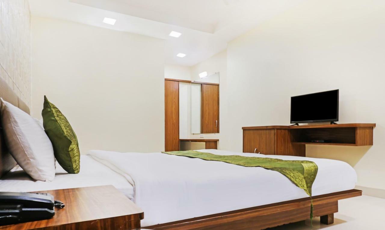 Hotel Lions Den Lonavala Ngoại thất bức ảnh